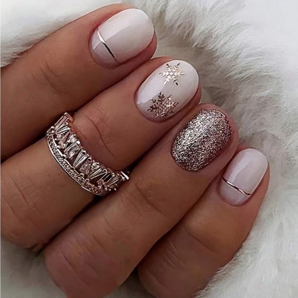 Other - Mauve Glitter Snowflake Winter Press On Nail Kit NEW 🏷️